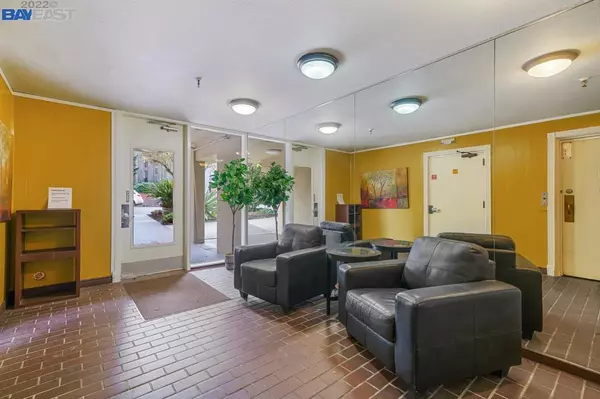 Oakland, CA 94611,771 Kingston Ave #308