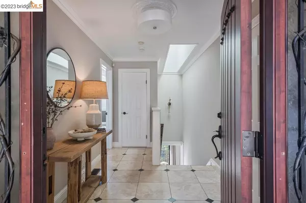 Berkeley, CA 94705-1719,6822 Charing Cross