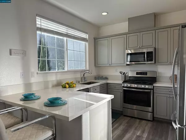 El Sobrante, CA 94803,475 Colina Way