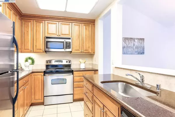 Alamo, CA 94507,114 Alamo Square