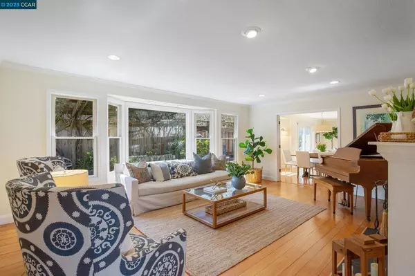 Orinda, CA 94563,1 Crestview Drive