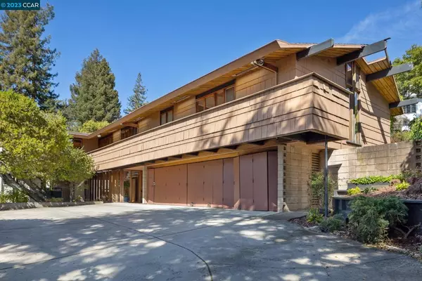 264 Saint James Dr, Piedmont, CA 94611