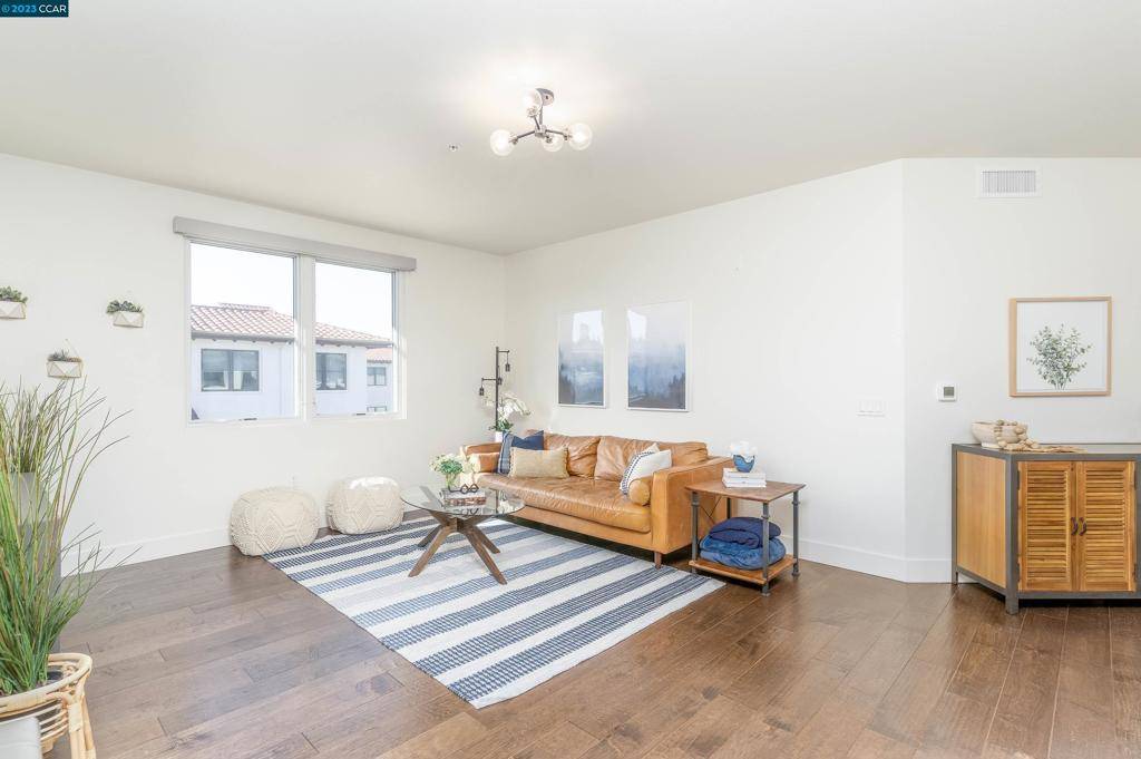 San Carlos, CA 94070,657 Walnut St #534