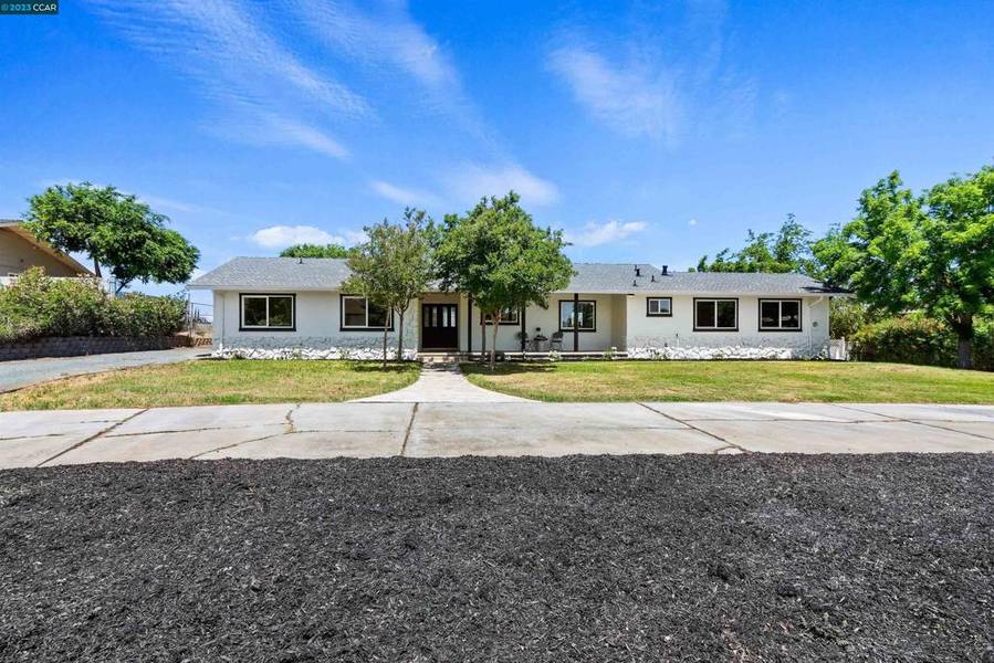 1050 Kay Ln, Oakley, CA 94561