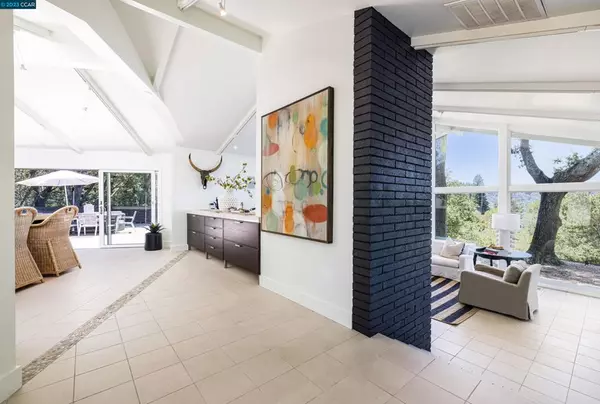 Orinda, CA 94563,7 Evans Place