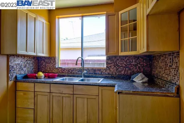 East Palo Alto, CA 94303,1 Camellia Ct