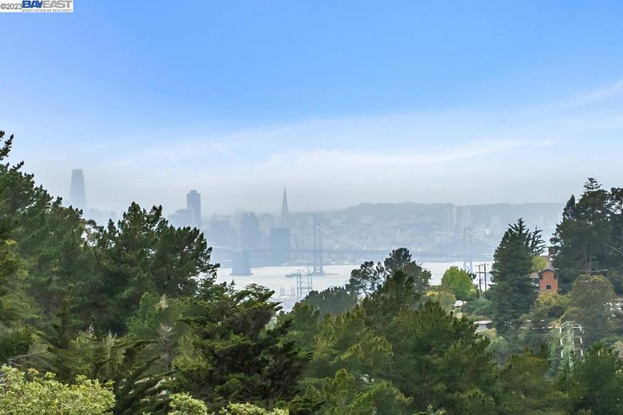 7001 Exeter Dr, Oakland, CA 94611