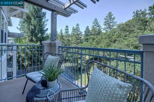 Walnut Creek, CA 94595,1840 Tice Creek #2414