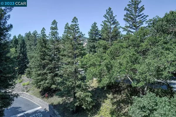 Walnut Creek, CA 94595,1840 Tice Creek #2414