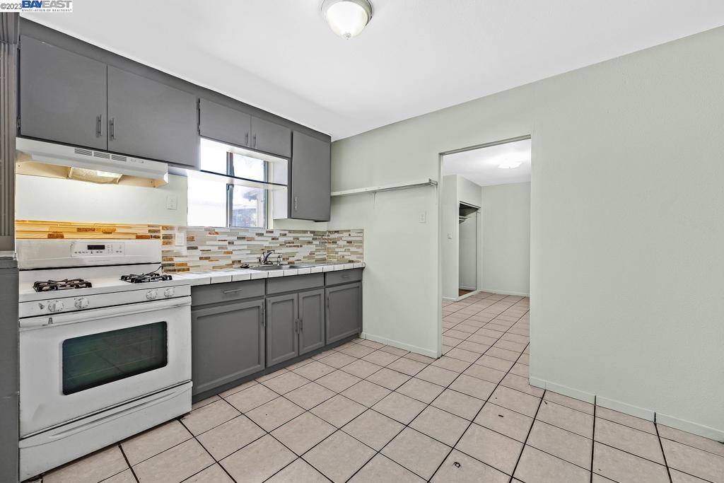 San Leandro, CA 94577-2319,1551 Marybelle Ave