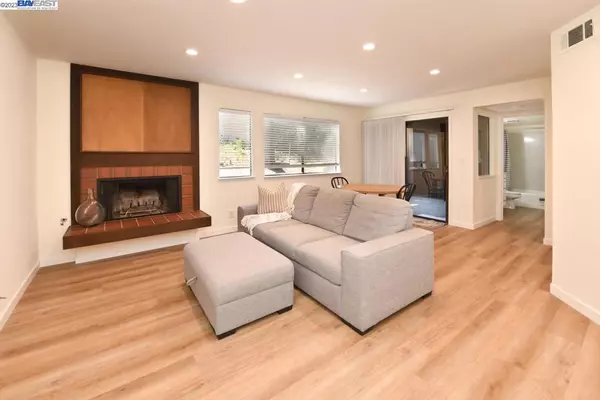 Pleasant Hill, CA 94523,876 Camelback Pl