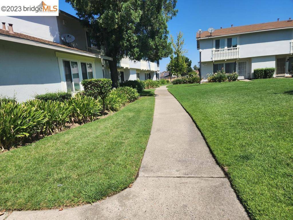 Sacramento, CA 95823,7684 LA MANCHA WAY