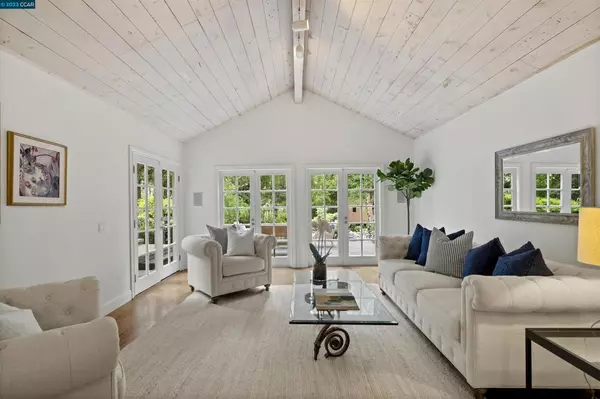 Orinda, CA 94563,367 Dalewood Dr