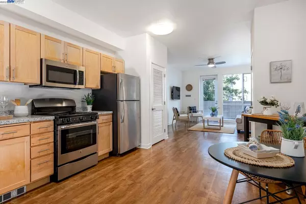 Oakland, CA 94601,340 29Th Ave #203