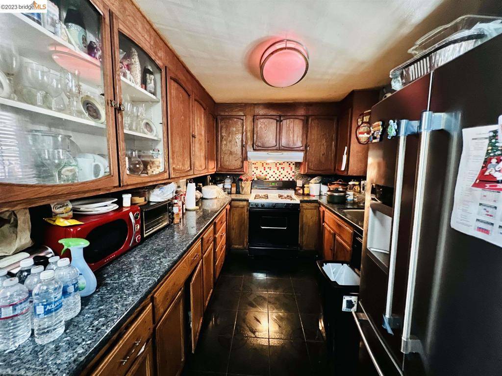 San Leandro, CA 94577,1517 Gilmore Dr