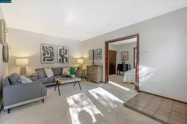 Pleasant Hill, CA 94523,400 Suntree Ln #400