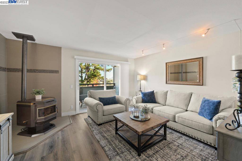4028 Farm Hill Blvd #1, Redwood City, CA 94061