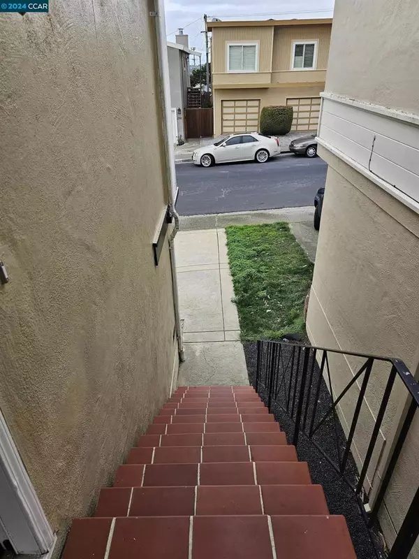 Daly City, CA 94014,295 Alta Vista Way