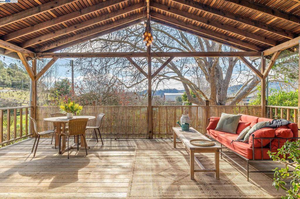 520 Dry Creek Road, Healdsburg, CA 95448