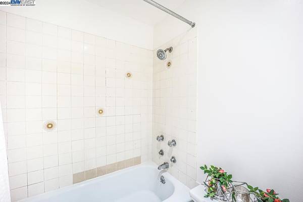 Berkeley, CA 94704,2550 Dana St #3H