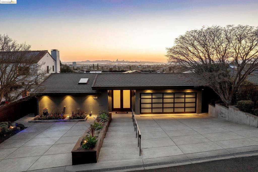 5649 Country Club Dr, Oakland, CA 94618