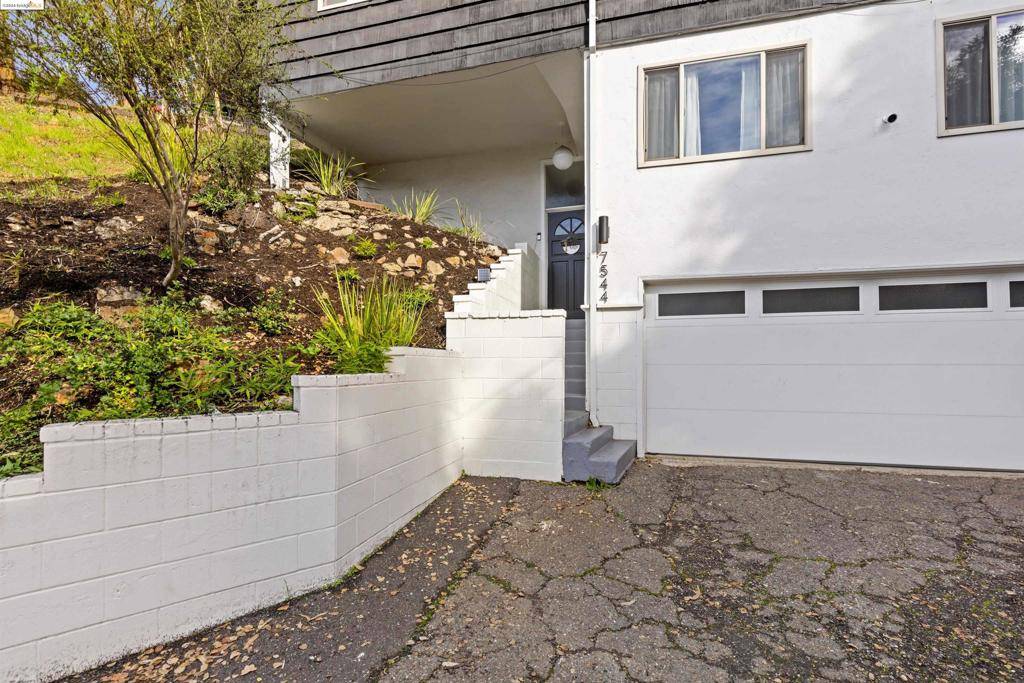Oakland, CA 94605,7544 Hillmont Dr