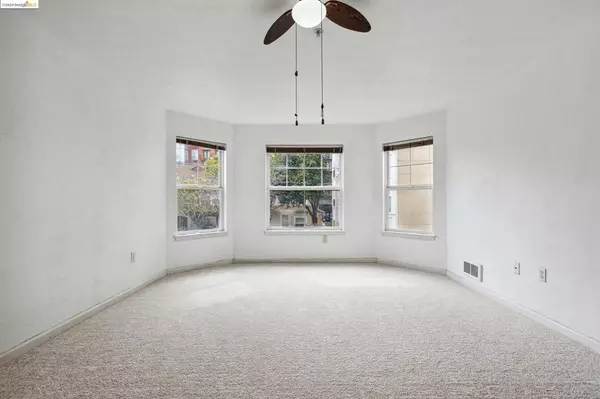 Oakland, CA 94607,555 10th St #220