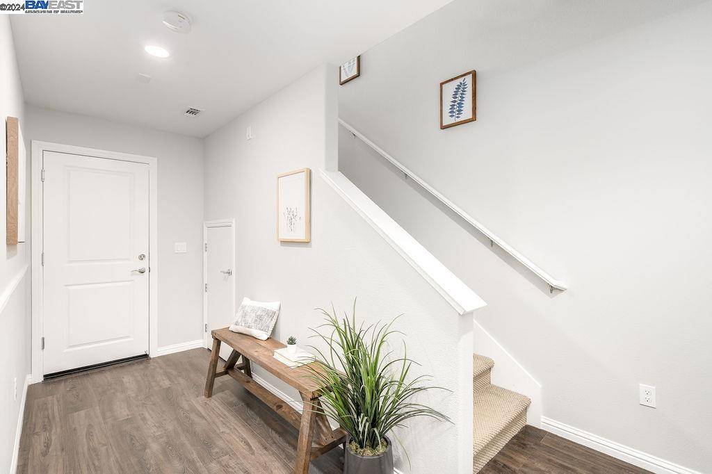 Hayward, CA 94541,24203 2nd St