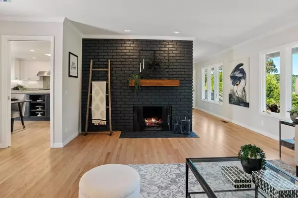 Moraga, CA 94556,8 Trinity Ter