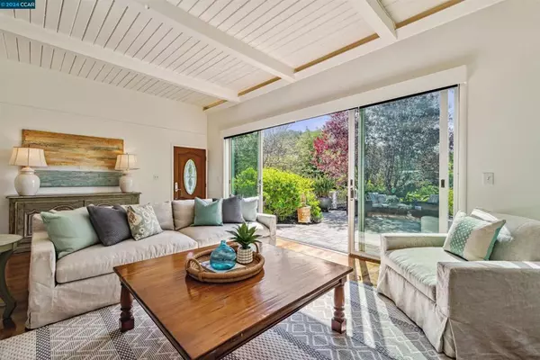 Orinda, CA 94563,11 Valley View Road