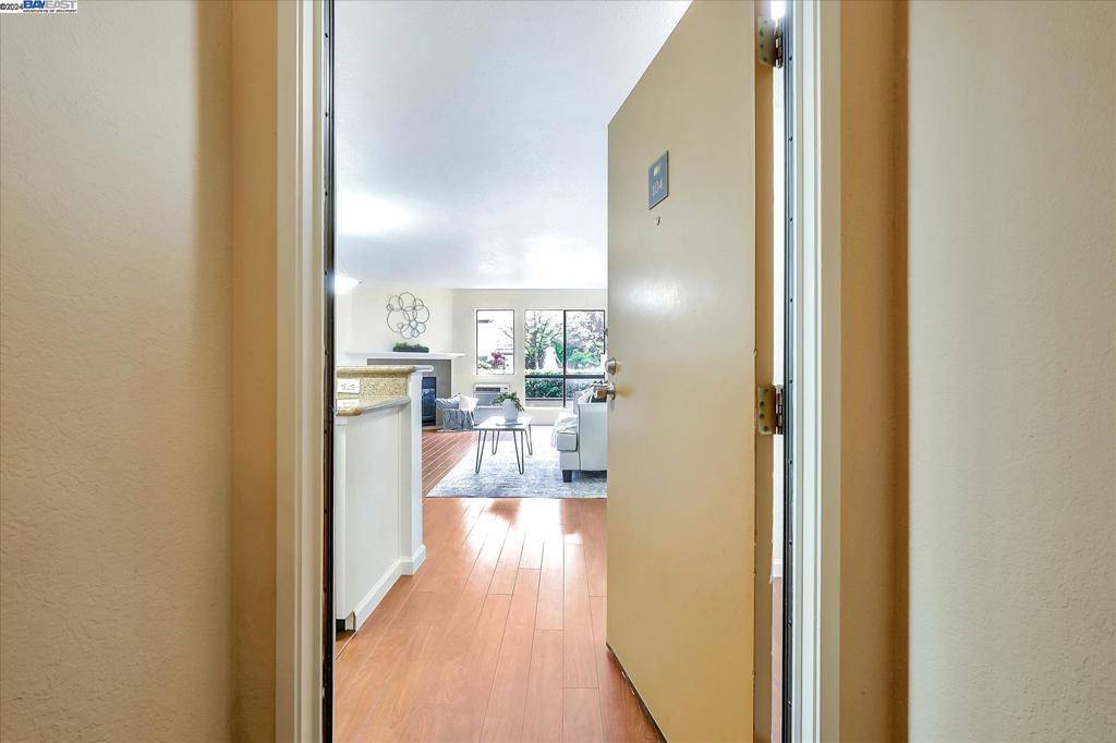 Fremont, CA 94538,39059 Guardino dr #104