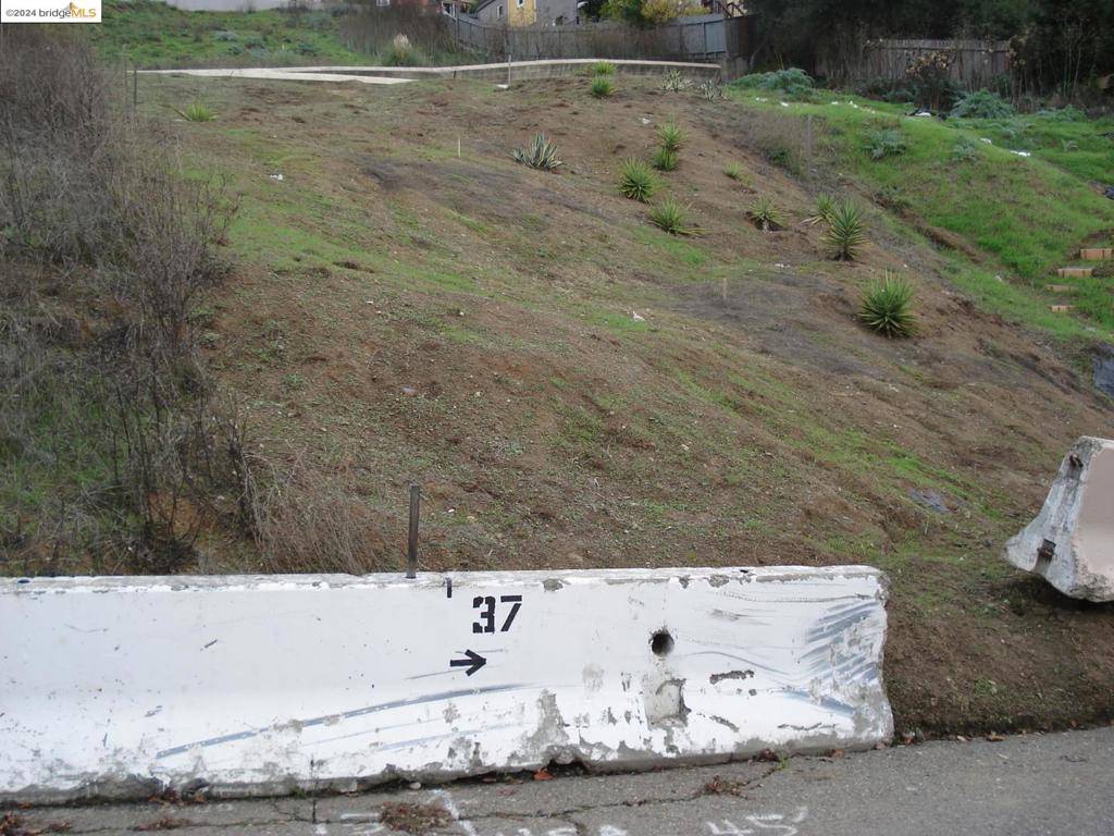 Oakland, CA 94605,6318 Buena Ventura AVE