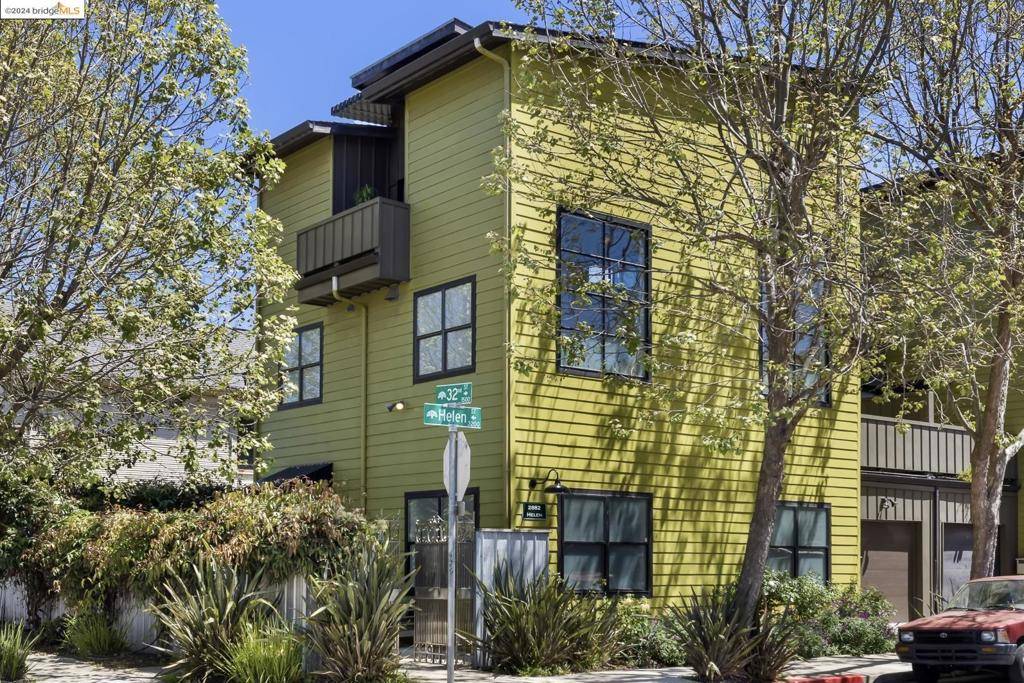 2882 Helen St, Oakland, CA 94608