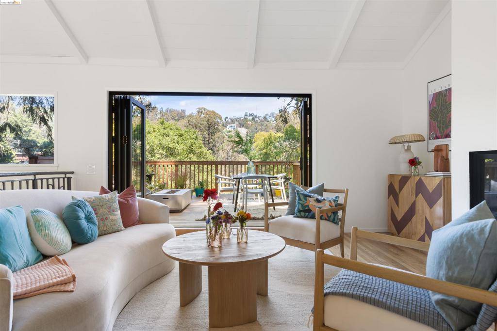 Oakland, CA 94611,6212 Valley View