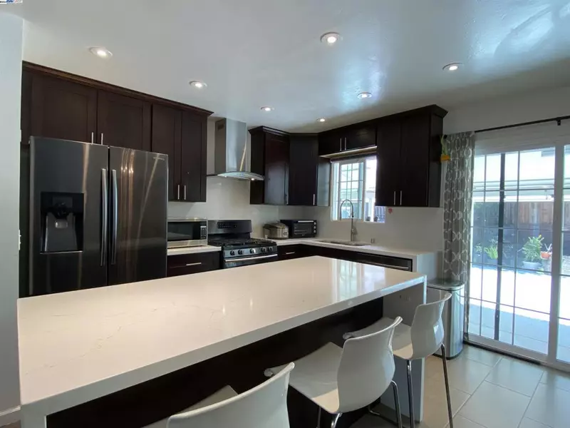 213 W Leland Rd, Pittsburg, CA 94565