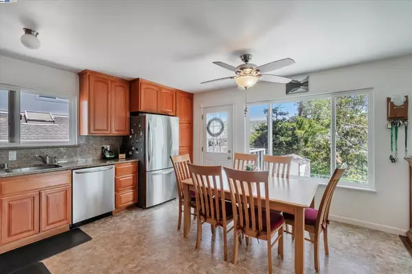 Pacifica, CA 94044,1155 Manzanita Dr