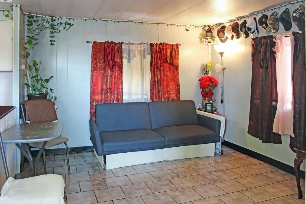 Lodi, CA 95240,621 E Lockeford St. #30