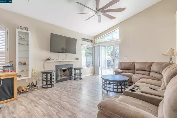 Vacaville, CA 95687,563 Somerville Cir