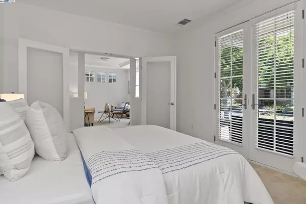 Alameda, CA 94501,411 Hollister Ave