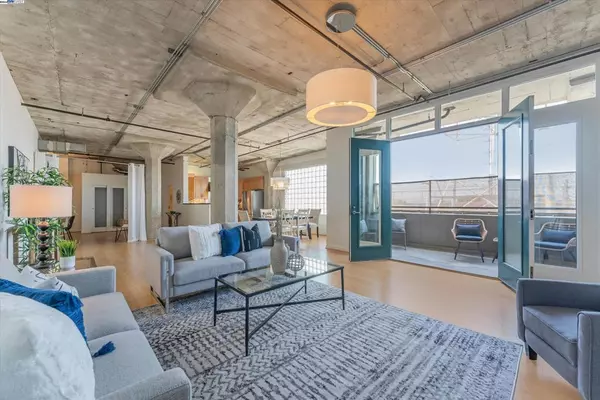 737 2Nd St #310, Oakland, CA 94607