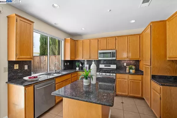 Union City, CA 94587,34882 Travertine Way