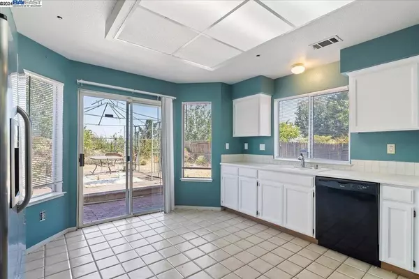 Vallejo, CA 94591,118 Outrigger Dr