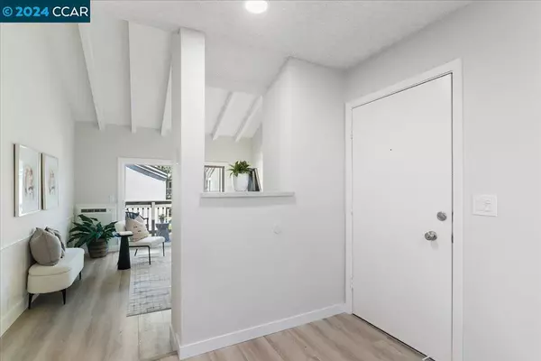 Walnut Creek, CA 94596,2560 Walnut Blvd #22