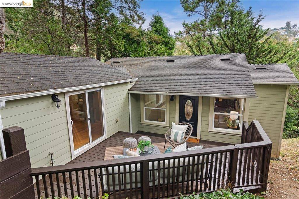 6206 Valley View Rd, Oakland, CA 94611