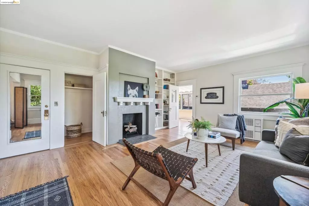 Berkeley, CA 94704,2519 Etna St #2