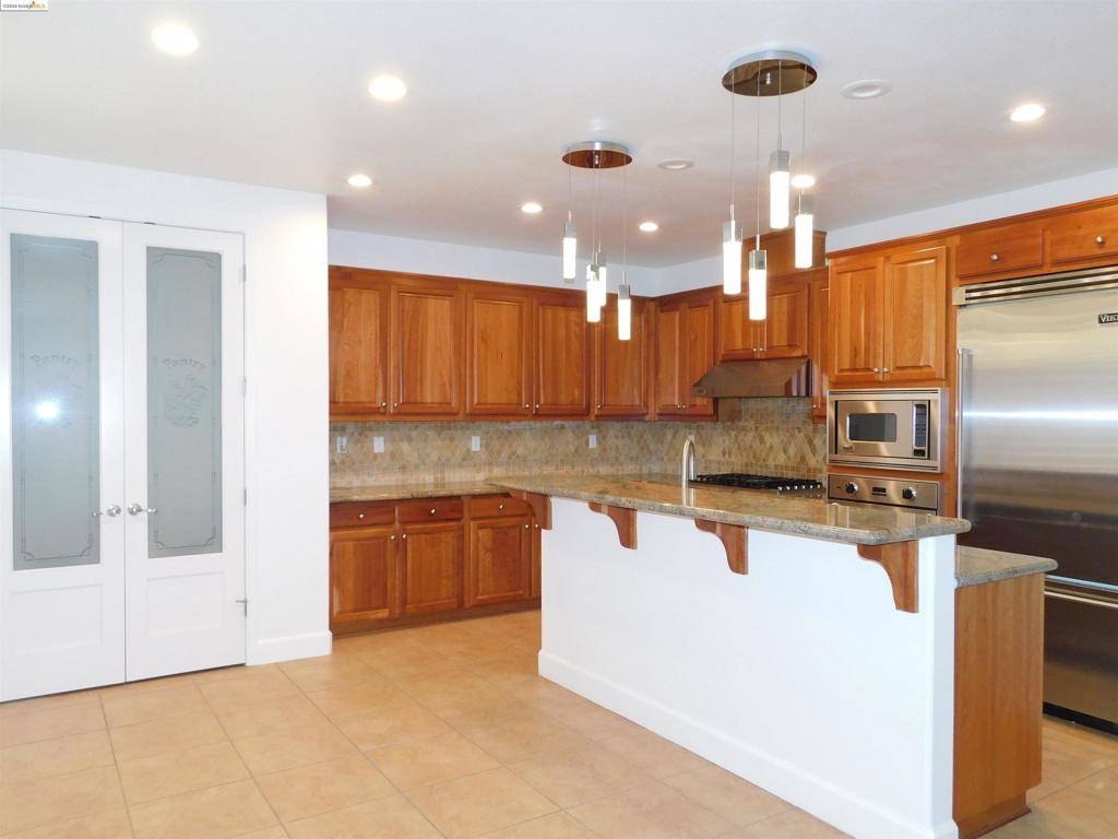 Antioch, CA 94509,4076 Barn Hollow Way