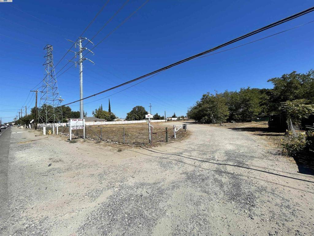 Manteca, CA 95337,580 S Airport Way