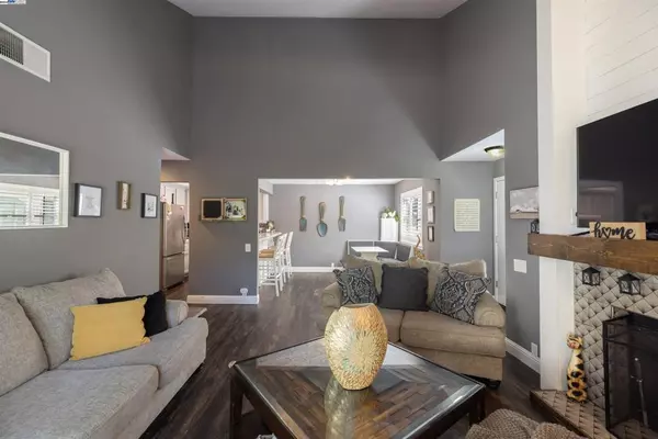 Sacramento, CA 95825,2280 Hurley Way #44