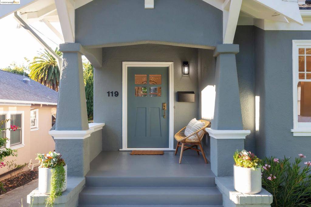 Piedmont, CA 94611-3909,119 Ramona Avenue