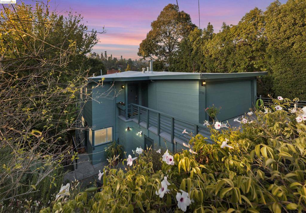 5733 Cabot Dr, Oakland, CA 94611